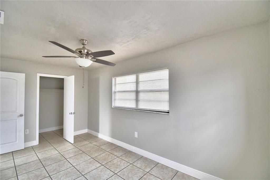 Active With Contract: $160,000 (3 beds, 1 baths, 1016 Square Feet)