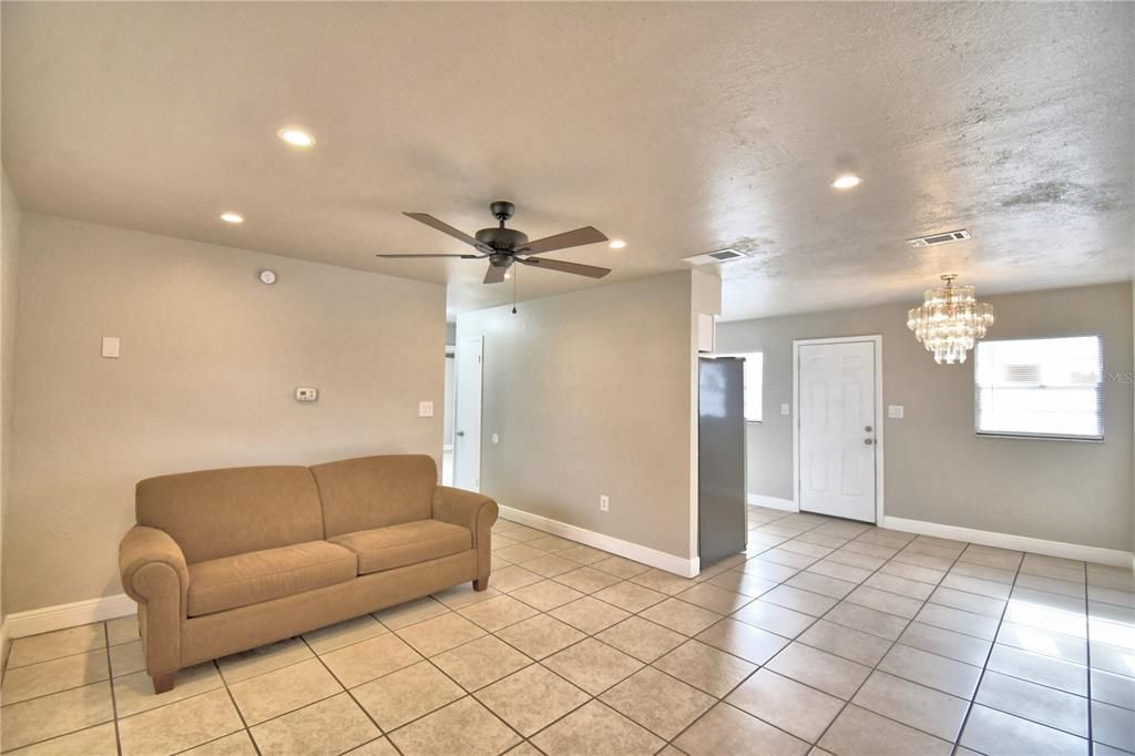 Active With Contract: $160,000 (3 beds, 1 baths, 1016 Square Feet)