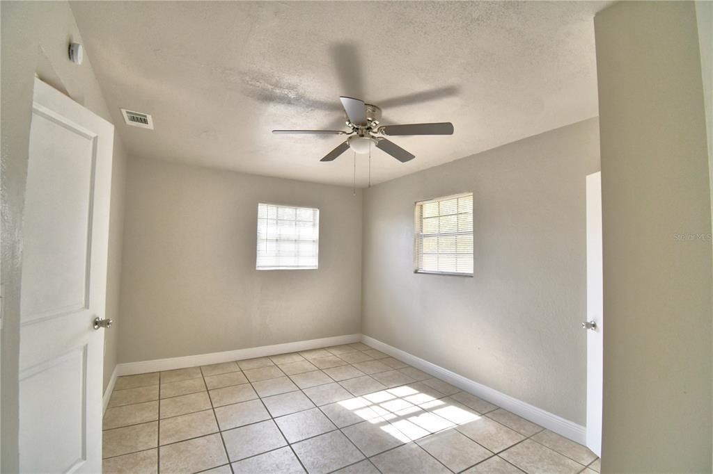 Active With Contract: $160,000 (3 beds, 1 baths, 1016 Square Feet)