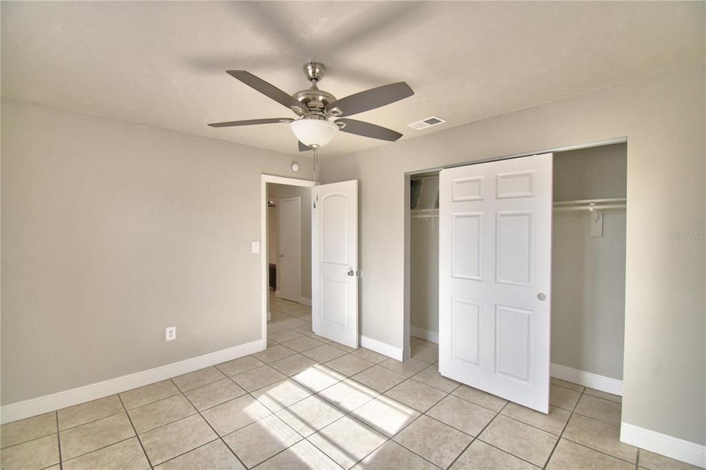 Active With Contract: $160,000 (3 beds, 1 baths, 1016 Square Feet)