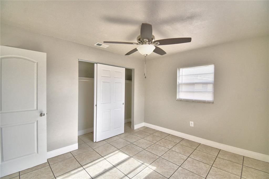 Active With Contract: $160,000 (3 beds, 1 baths, 1016 Square Feet)