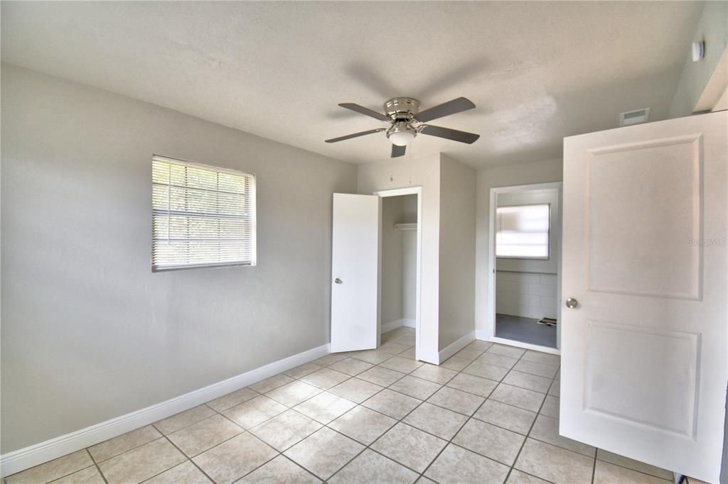 Active With Contract: $160,000 (3 beds, 1 baths, 1016 Square Feet)