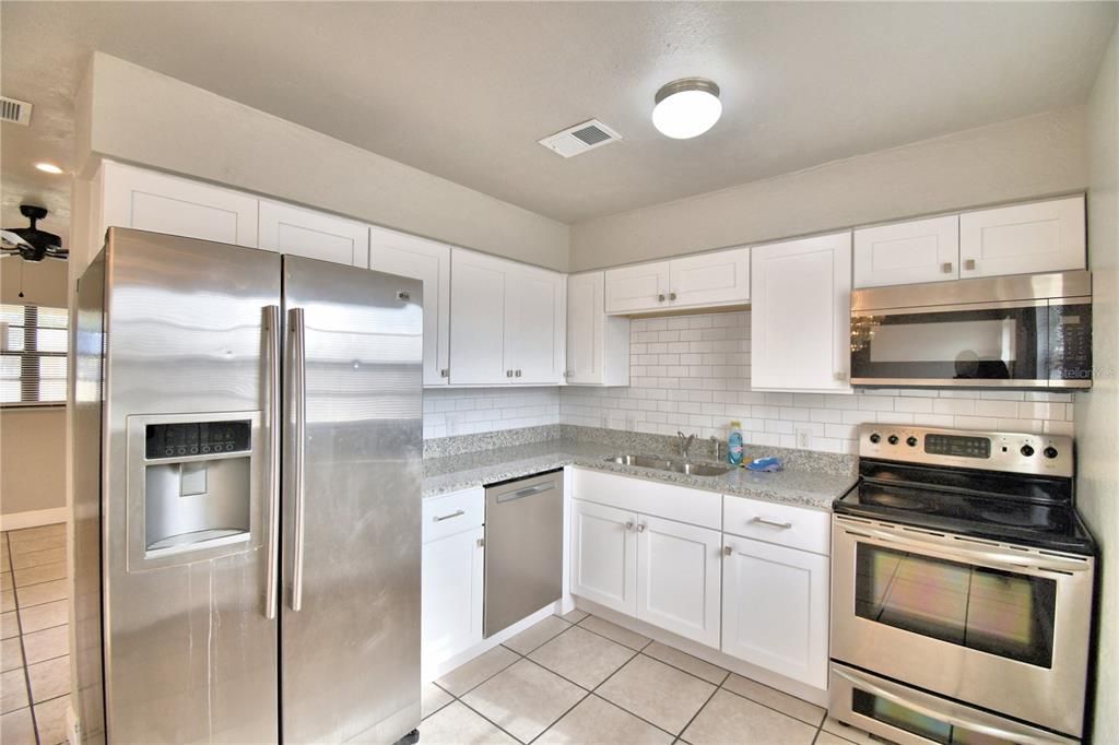 Active With Contract: $160,000 (3 beds, 1 baths, 1016 Square Feet)