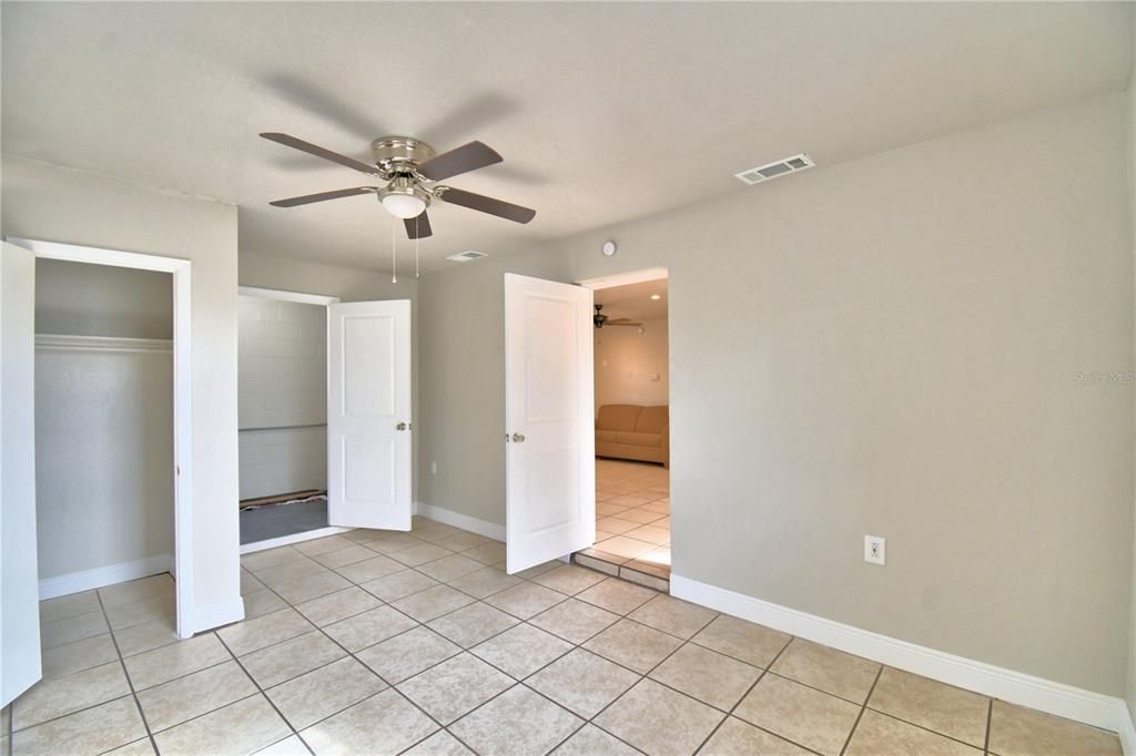 Active With Contract: $160,000 (3 beds, 1 baths, 1016 Square Feet)