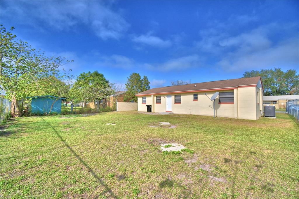 Active With Contract: $160,000 (3 beds, 1 baths, 1016 Square Feet)