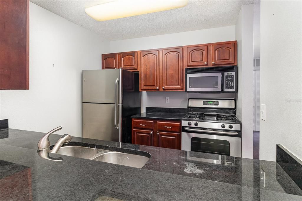 For Sale: $169,900 (1 beds, 1 baths, 830 Square Feet)