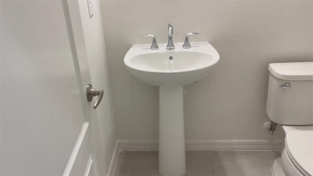 1/2 Bathroom