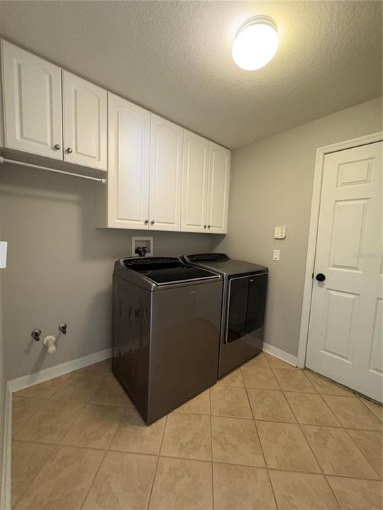 For Rent: $3,200 (4 beds, 2 baths, 2236 Square Feet)