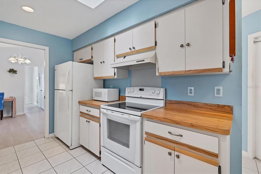 For Sale: $429,900 (2 beds, 2 baths, 1492 Square Feet)