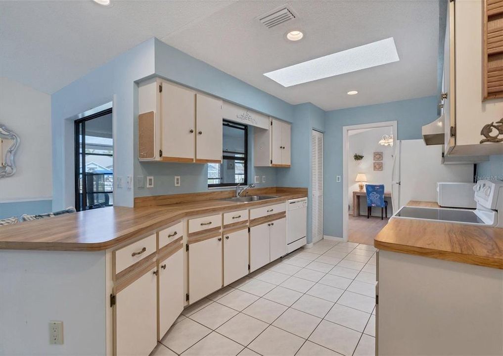 For Sale: $429,900 (2 beds, 2 baths, 1492 Square Feet)