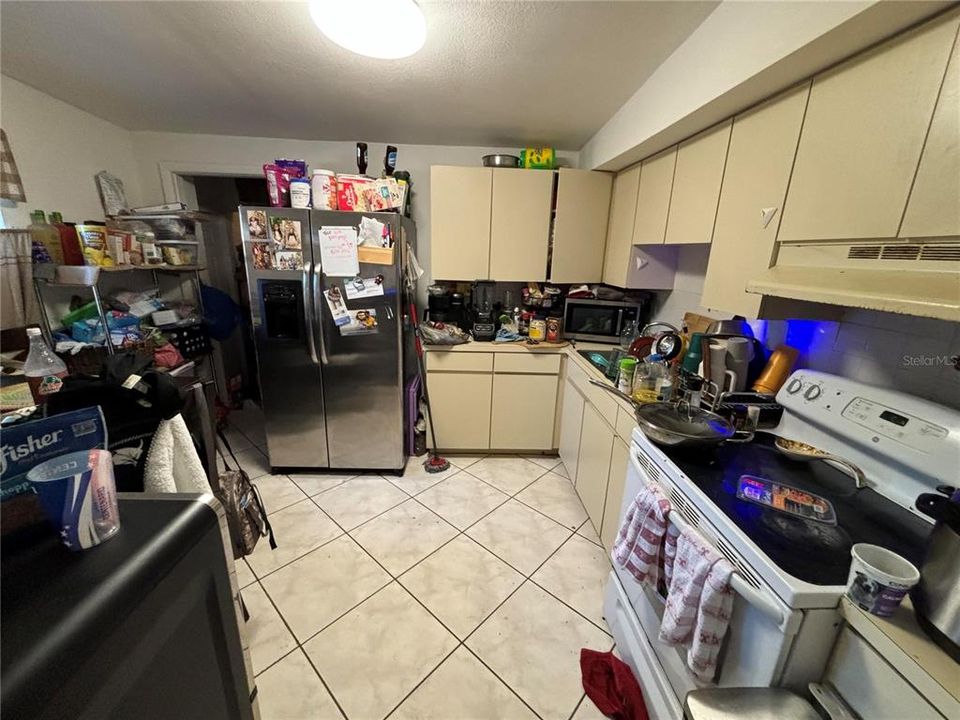 For Sale: $199,000 (2 beds, 2 baths, 1100 Square Feet)