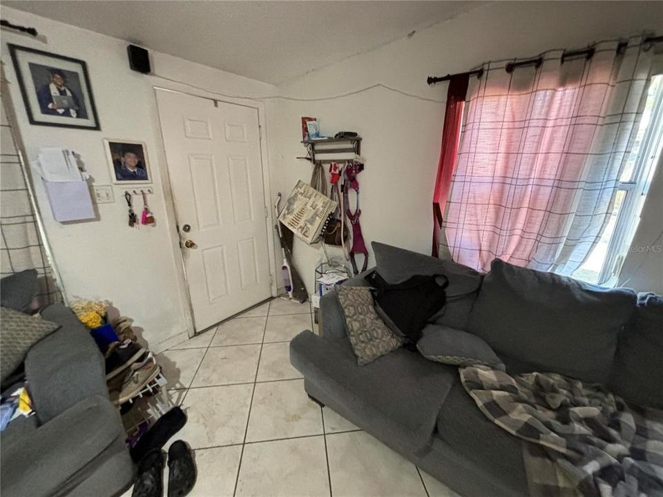 For Sale: $199,000 (2 beds, 2 baths, 1100 Square Feet)