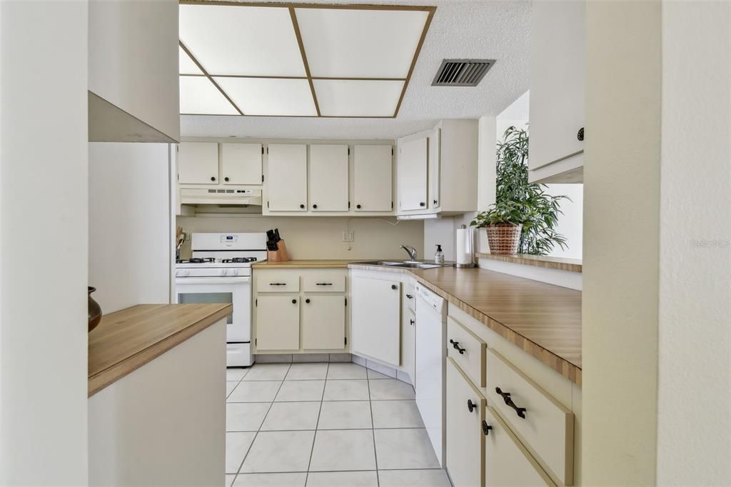 For Sale: $419,900 (2 beds, 2 baths, 1255 Square Feet)