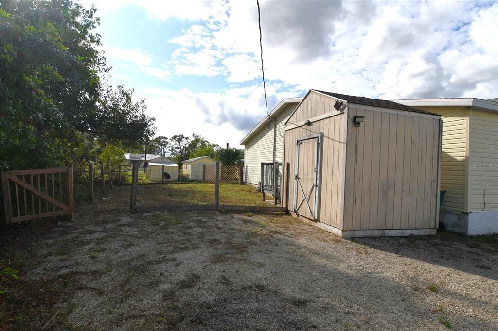 For Sale: $215,000 (3 beds, 2 baths, 2004 Square Feet)