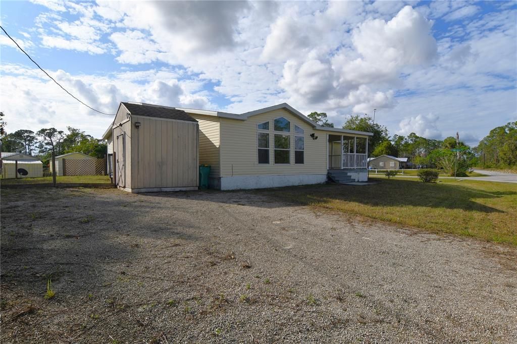 For Sale: $215,000 (3 beds, 2 baths, 2004 Square Feet)