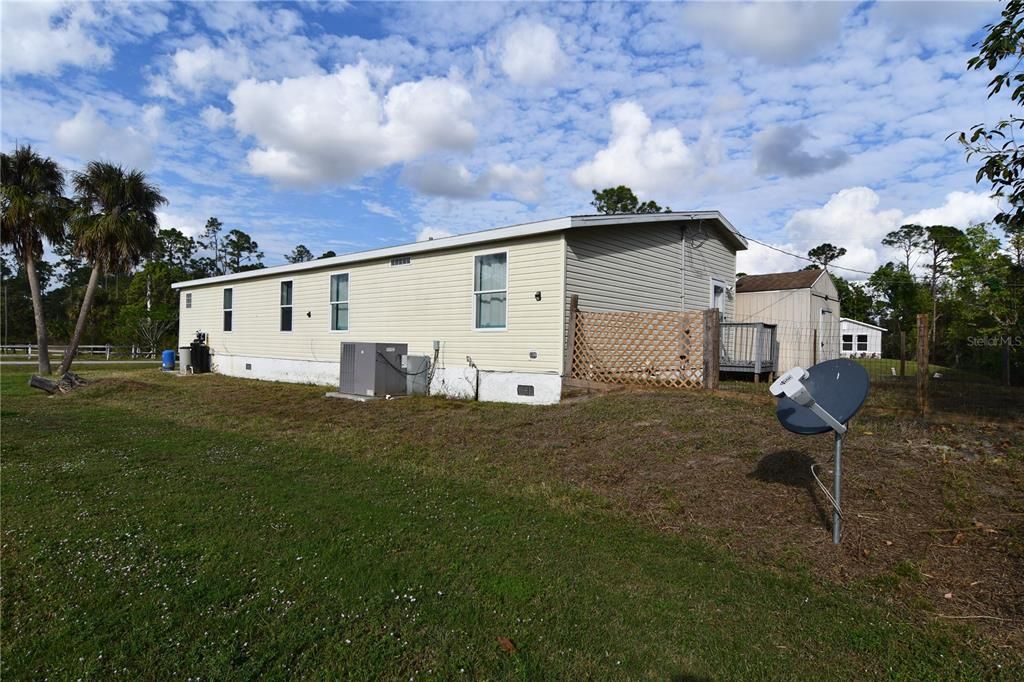 For Sale: $215,000 (3 beds, 2 baths, 2004 Square Feet)