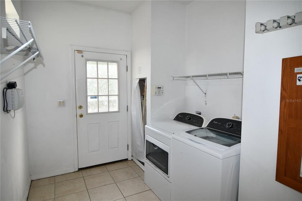 For Sale: $215,000 (3 beds, 2 baths, 2004 Square Feet)