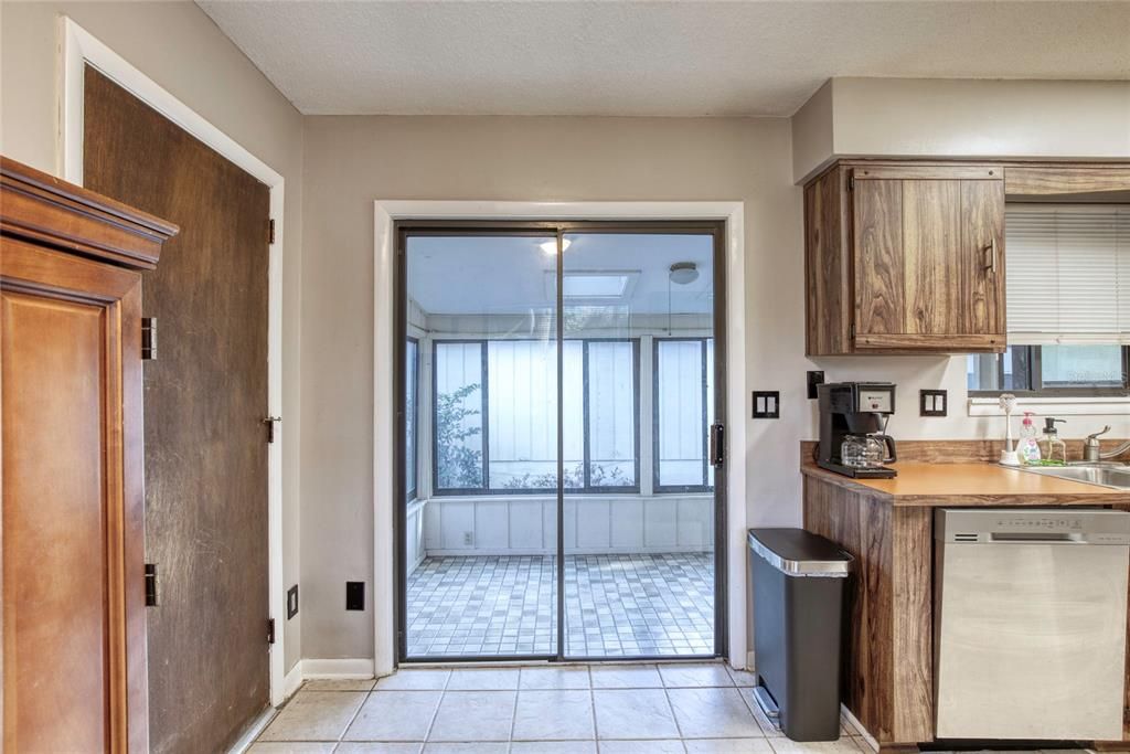 For Sale: $265,900 (3 beds, 2 baths, 1282 Square Feet)