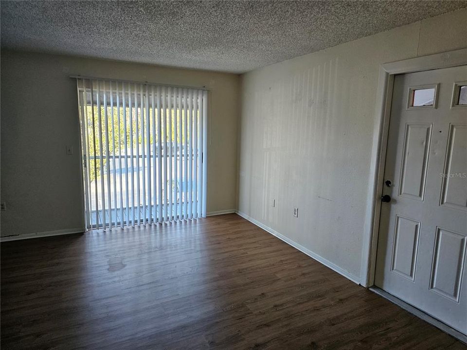 For Rent: $1,500 (2 beds, 1 baths, 864 Square Feet)