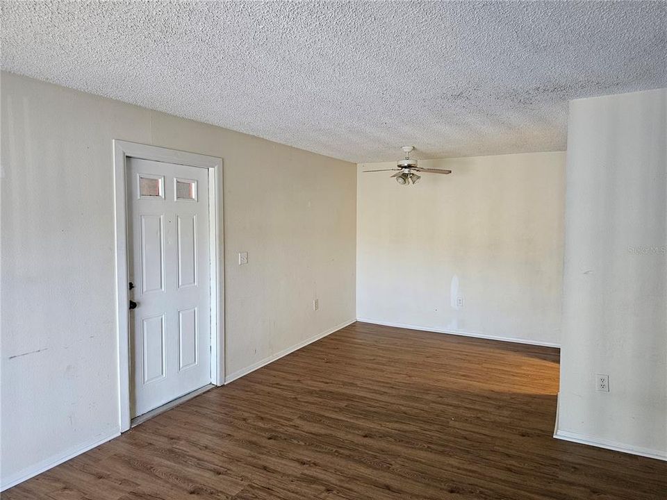 For Rent: $1,500 (2 beds, 1 baths, 864 Square Feet)