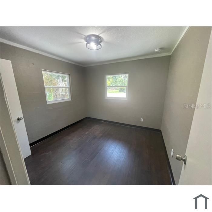 For Rent: $1,857 (2 beds, 1 baths, 1352 Square Feet)