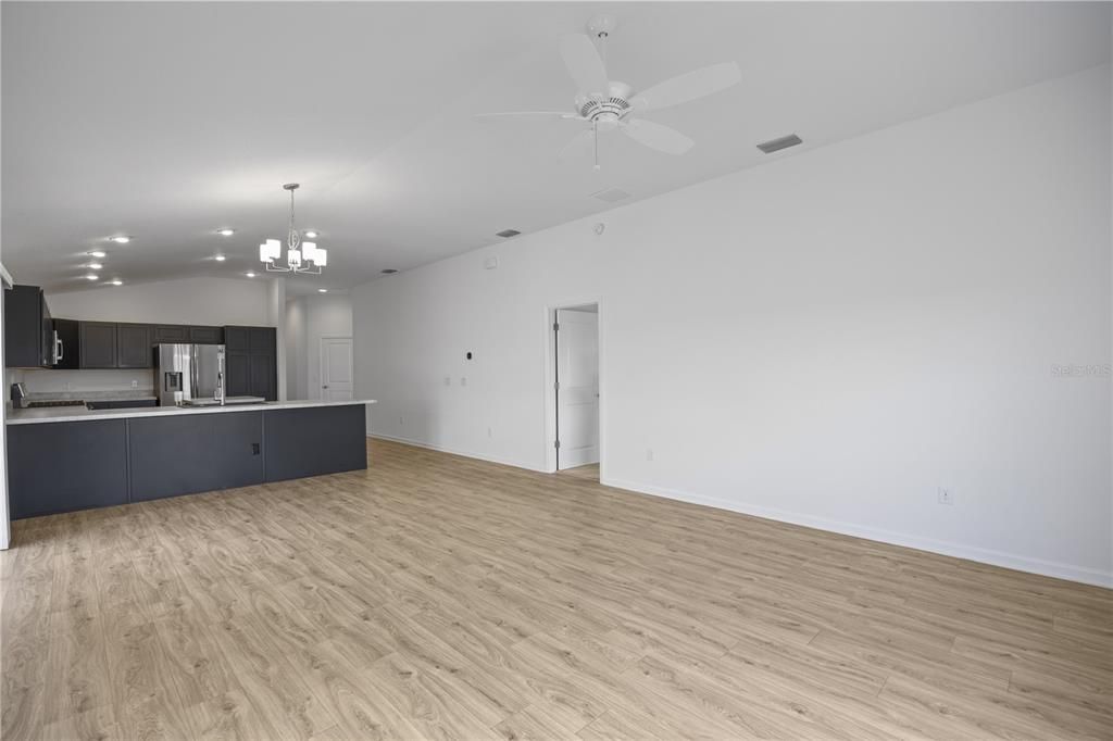 For Sale: $324,900 (2 beds, 2 baths, 1266 Square Feet)