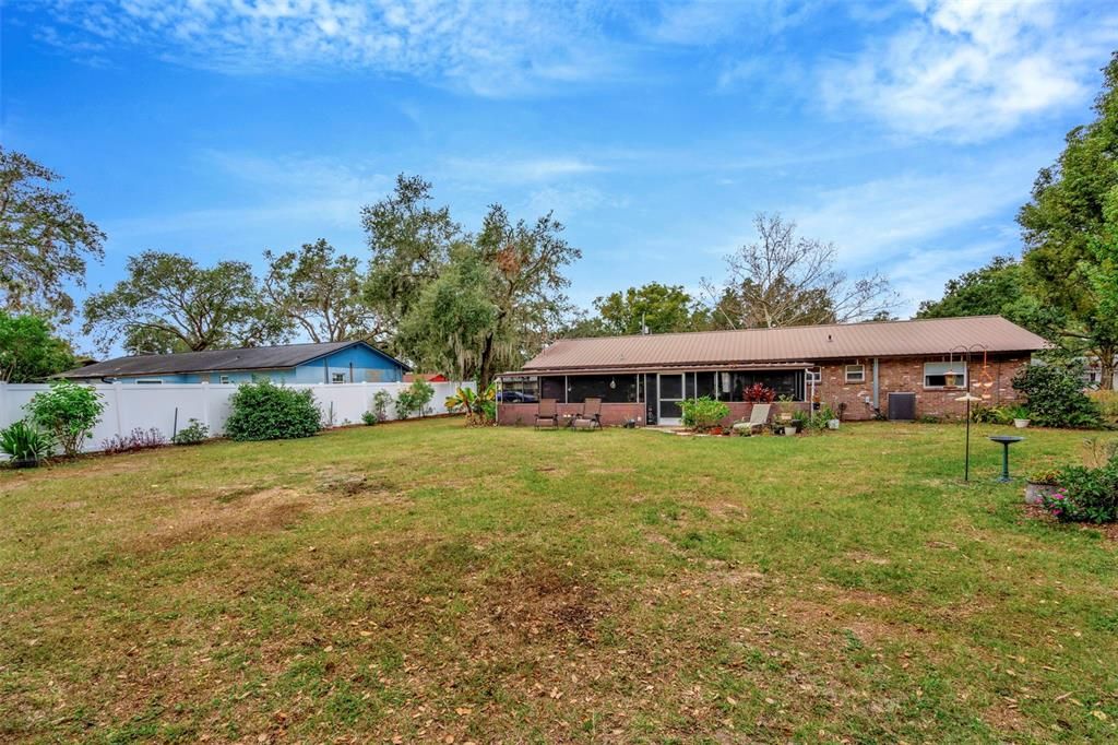 For Sale: $475,000 (3 beds, 2 baths, 1368 Square Feet)