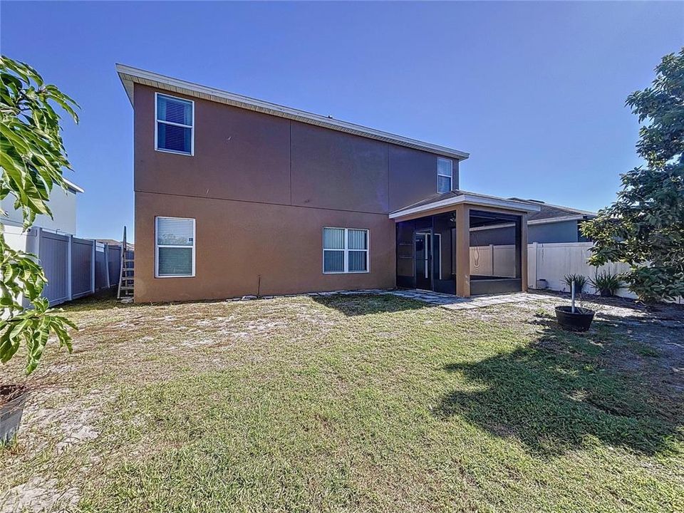 For Sale: $370,000 (5 beds, 3 baths, 2595 Square Feet)