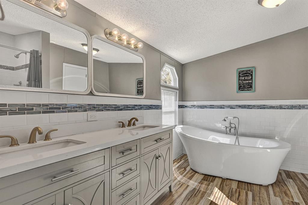 For Sale: $549,900 (4 beds, 3 baths, 2356 Square Feet)