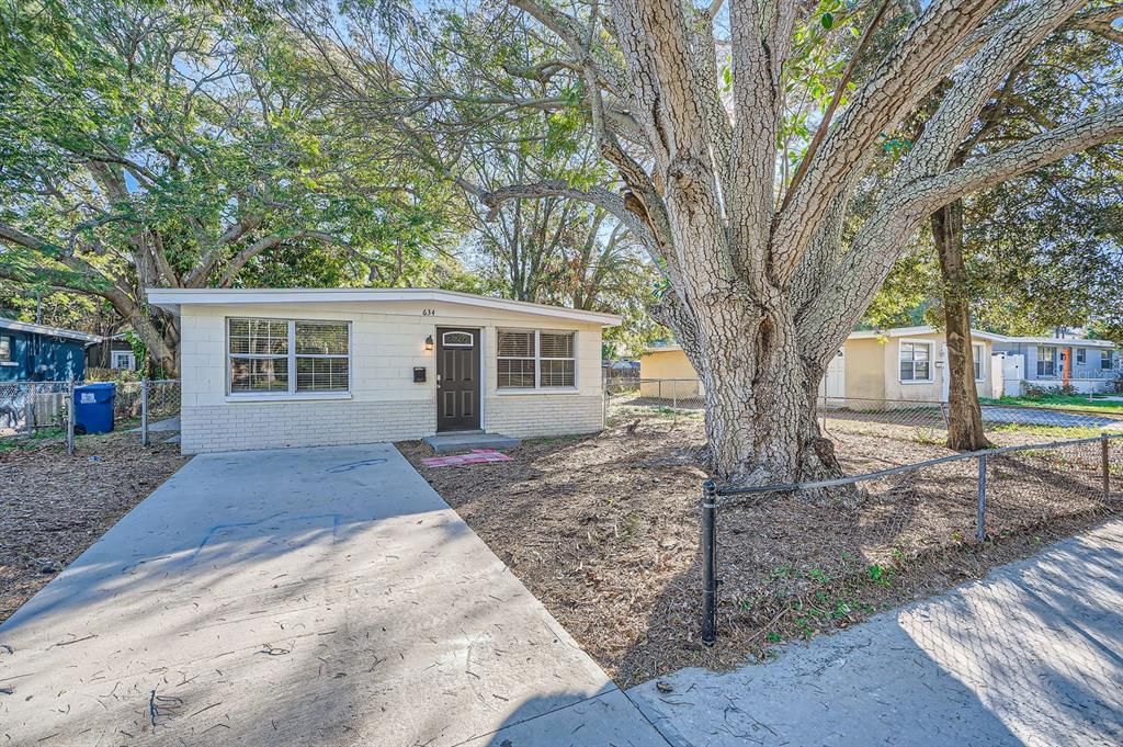 合同活跃: $235,000 (3 贝兹, 1 浴室, 1000 平方英尺)