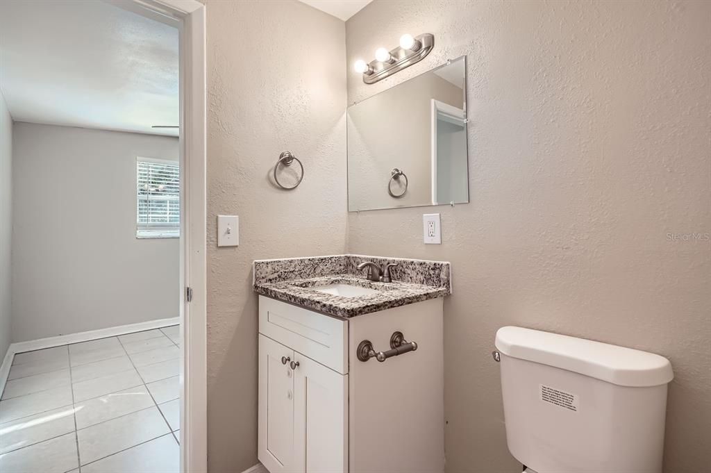 合同活跃: $235,000 (3 贝兹, 1 浴室, 1000 平方英尺)