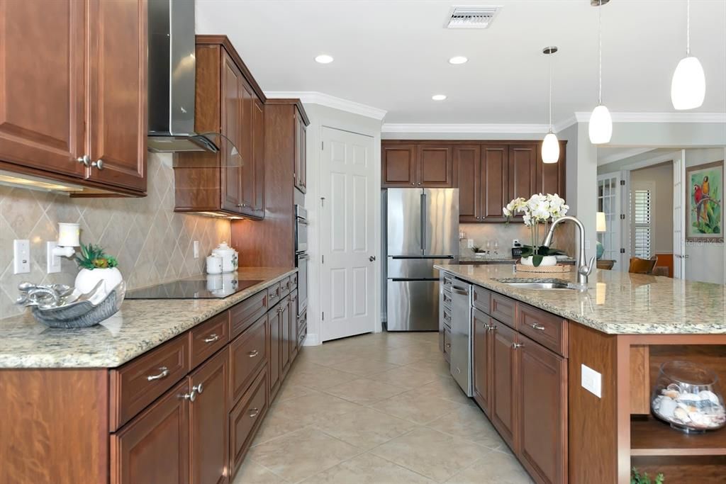 Kitchen with corner pantry