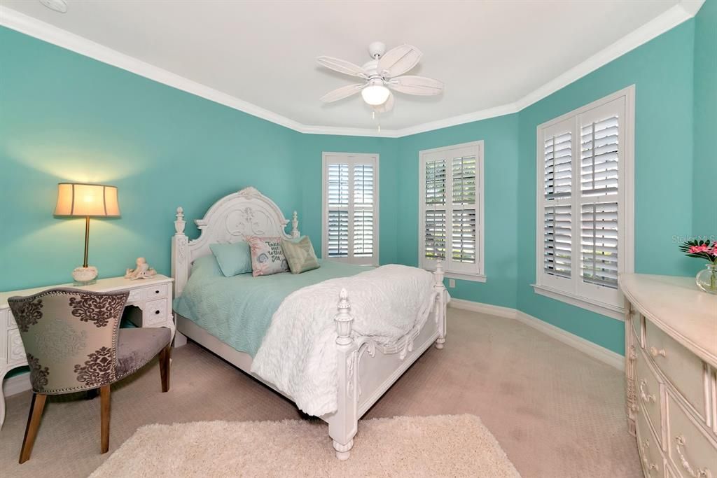 Front Ensuite Bedroom with Bay Windows