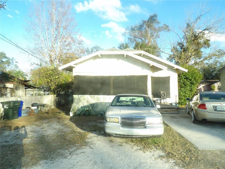 Active With Contract: $129,900 (2 beds, 1 baths, 1124 Square Feet)