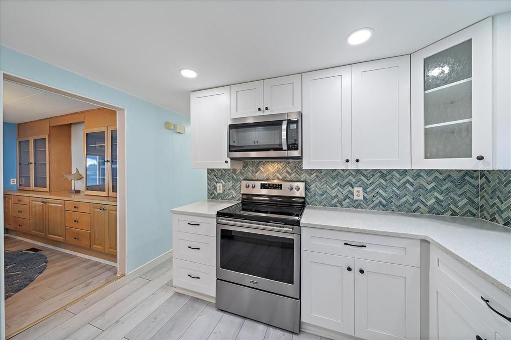 For Sale: $339,000 (2 beds, 2 baths, 1298 Square Feet)