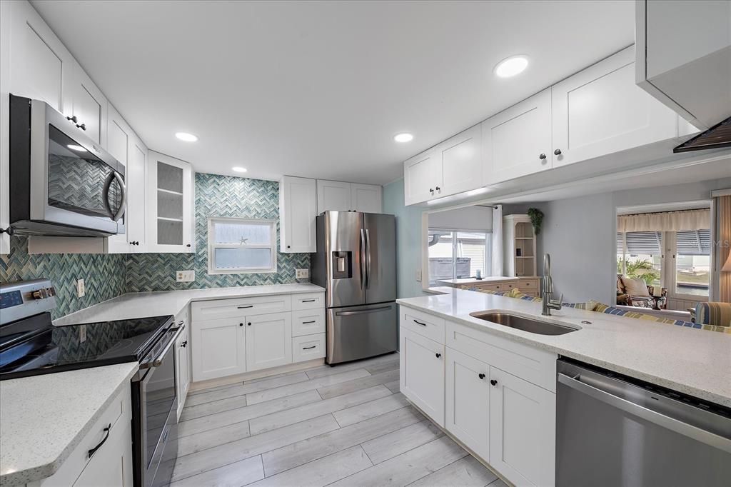 For Sale: $339,000 (2 beds, 2 baths, 1298 Square Feet)