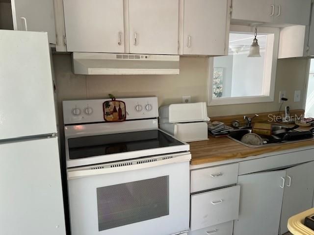 For Sale: $79,500 (2 beds, 1 baths, 918 Square Feet)