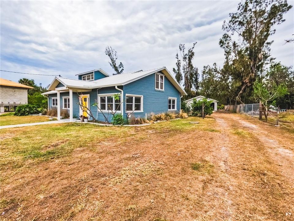 Long driveway with plenty of parking space