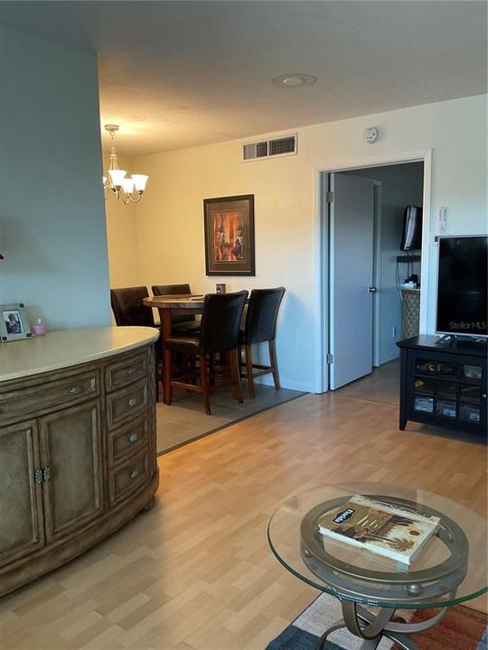 For Sale: $119,000 (1 beds, 1 baths, 610 Square Feet)