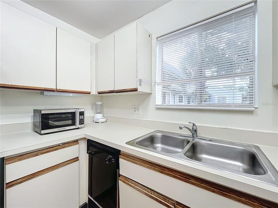 For Rent: $2,090 (3 beds, 2 baths, 1310 Square Feet)