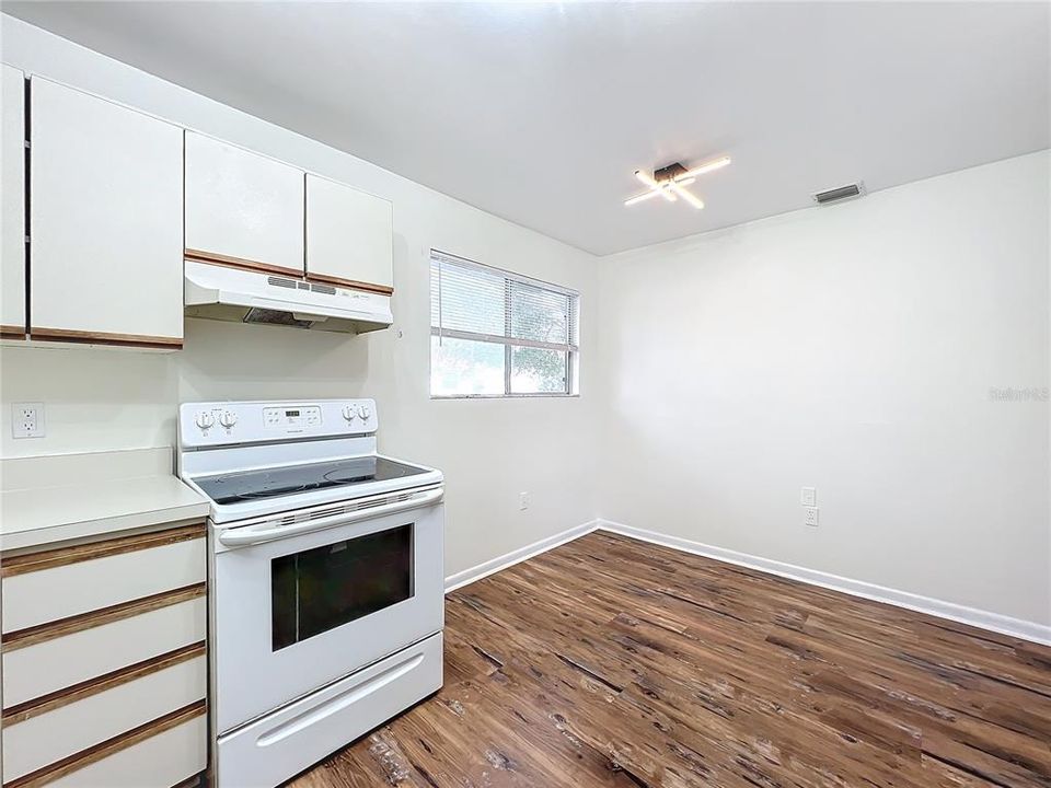 For Rent: $2,090 (3 beds, 2 baths, 1310 Square Feet)