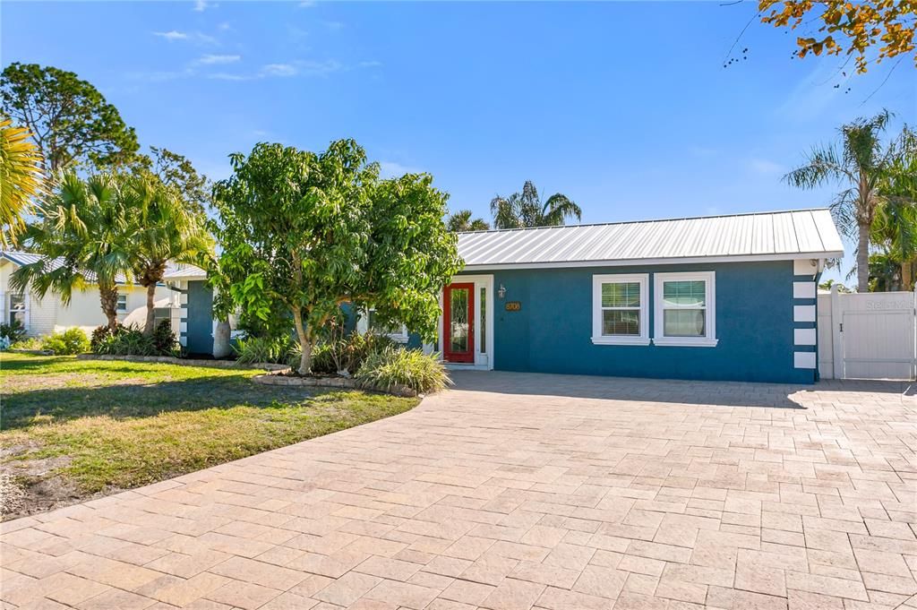 For Sale: $699,000 (3 beds, 2 baths, 2073 Square Feet)