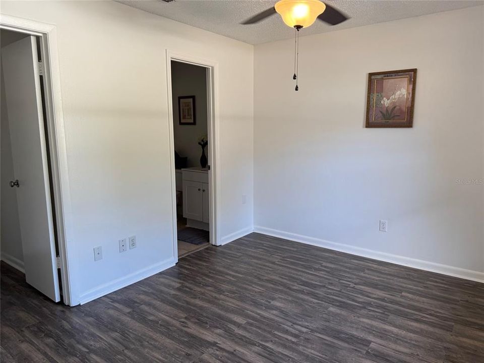 For Sale: $249,900 (3 beds, 2 baths, 1092 Square Feet)