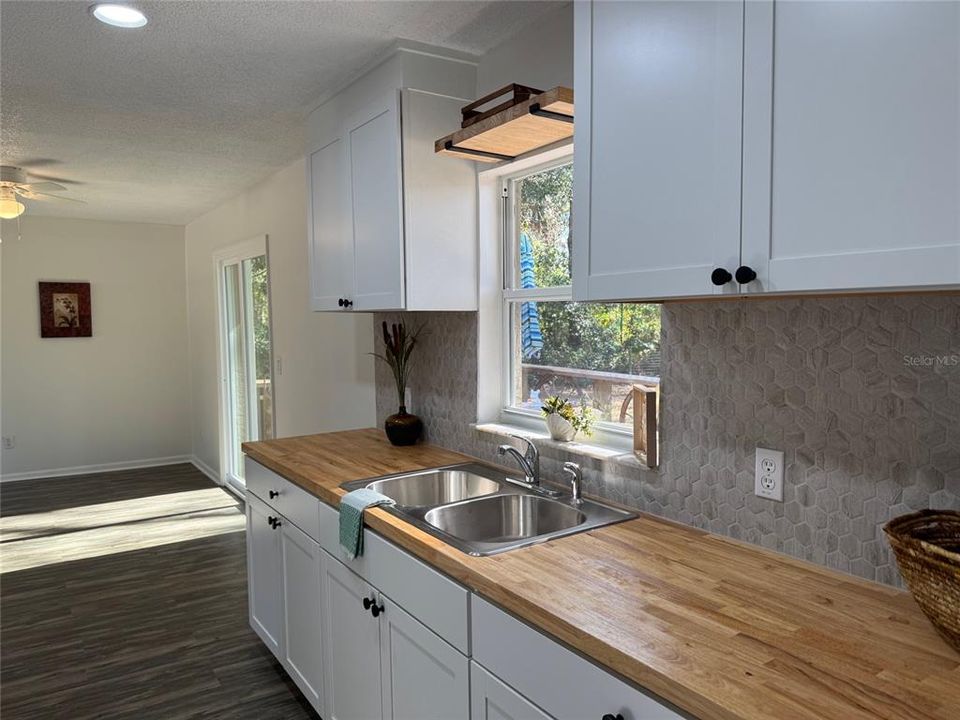 For Sale: $249,900 (3 beds, 2 baths, 1092 Square Feet)