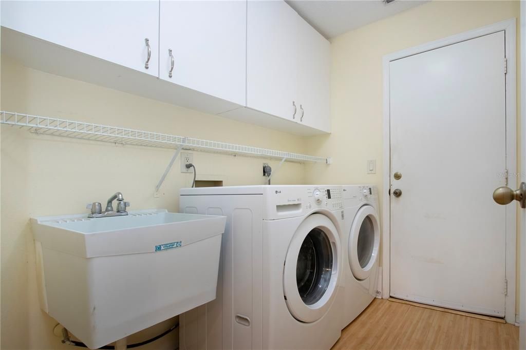 Inside Utility Room w/Washer, Dryer & Laundry Tub