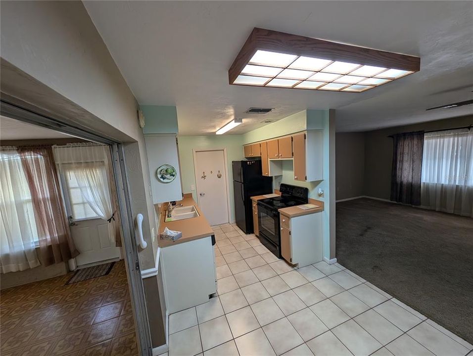 For Sale: $185,000 (2 beds, 1 baths, 1084 Square Feet)