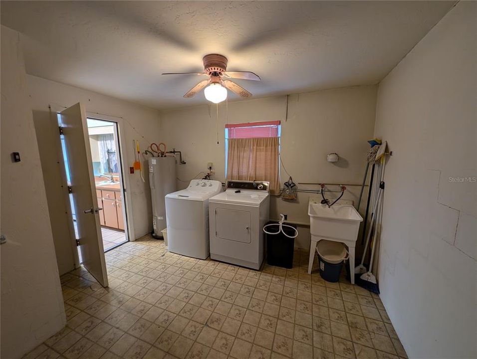 For Sale: $185,000 (2 beds, 1 baths, 1084 Square Feet)