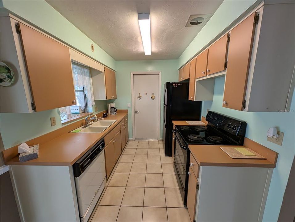 For Sale: $185,000 (2 beds, 1 baths, 1084 Square Feet)