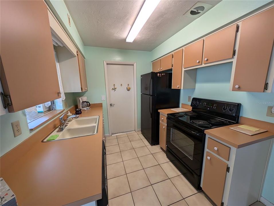 For Sale: $185,000 (2 beds, 1 baths, 1084 Square Feet)