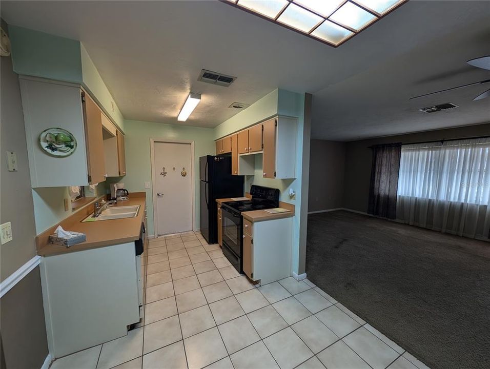 For Sale: $185,000 (2 beds, 1 baths, 1084 Square Feet)